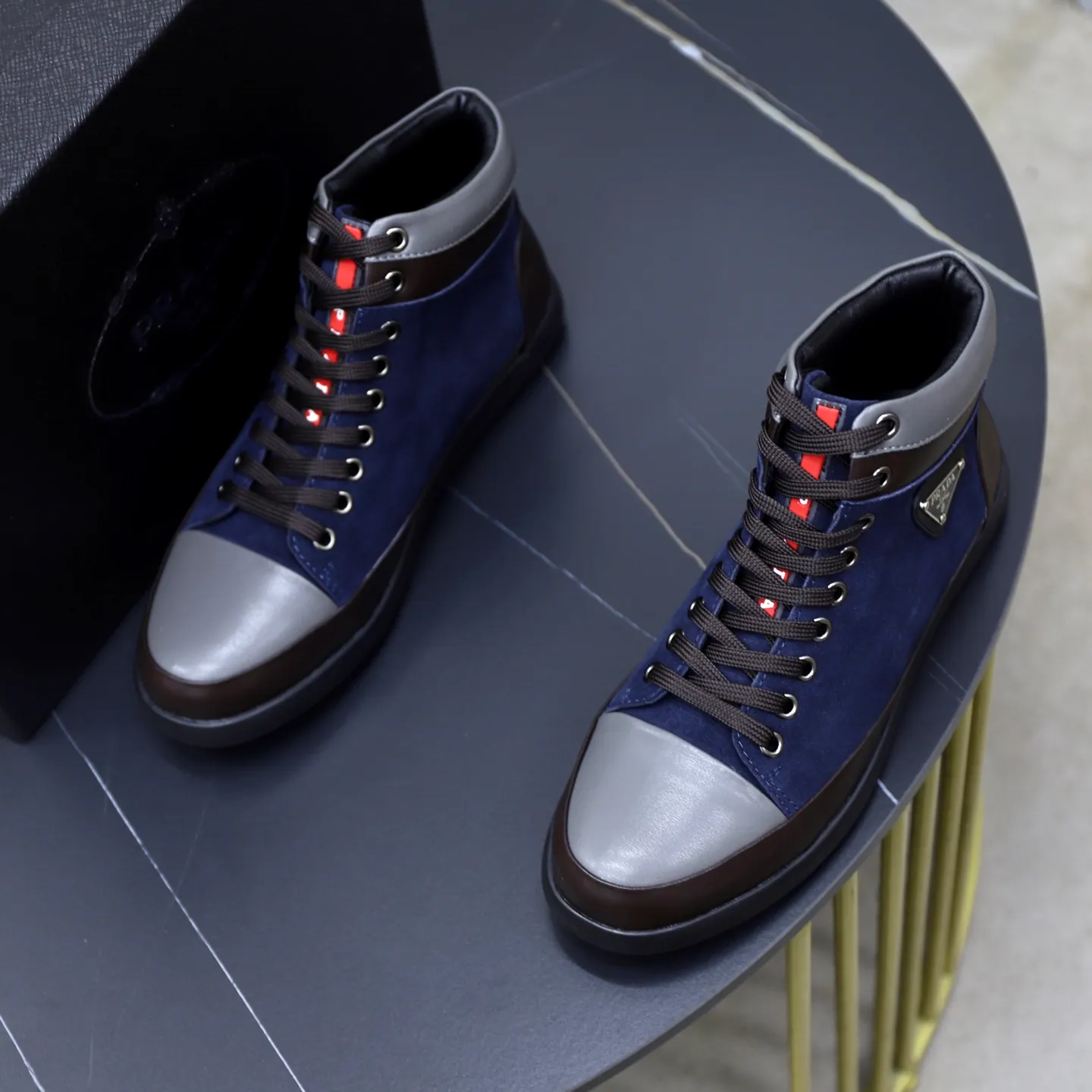 Ex-factory price: 480💰🙅‍♂️🙅‍♂️🙅‍♂️ Brand: PRADA Standard code: 38-44 (45 customized) Grade: Same as the official website Material: Original high-end leather splicing surface Comfortable and breathable sheepskin lining Lightweight, soft and wear-resistant outsole Style category: Men's fashion casual shoes Sports shoes Distinguished luxury brand elements Top luxury Color: actual picture color